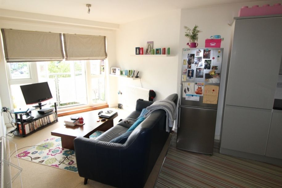 1 bedroom apartment in Kingston upon Thames - Share to Buy