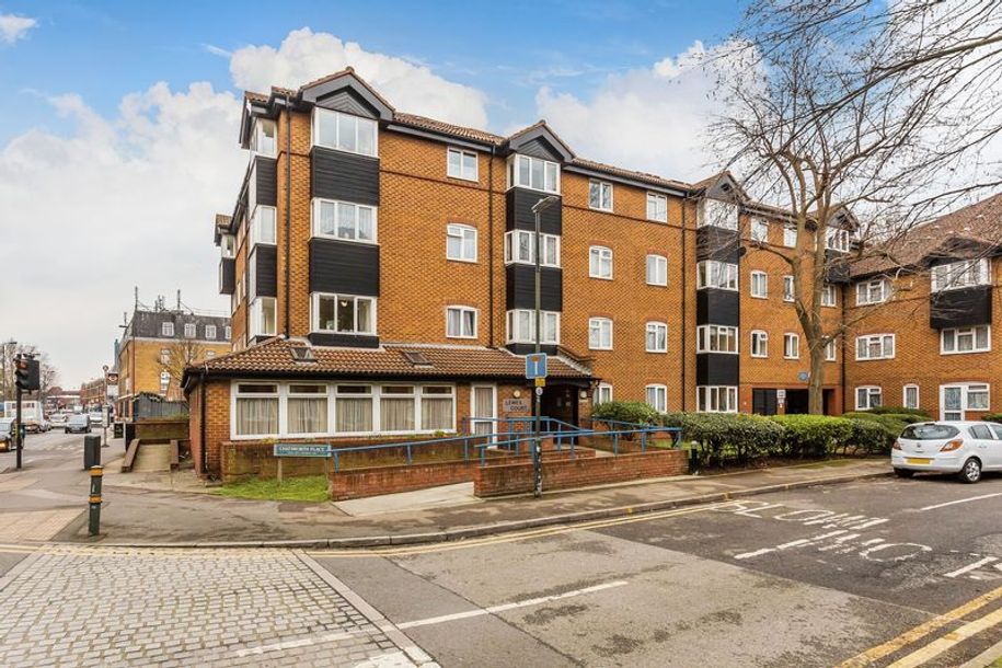 CR4 4NG 2 bedroom apartment in Merton Share to Buy