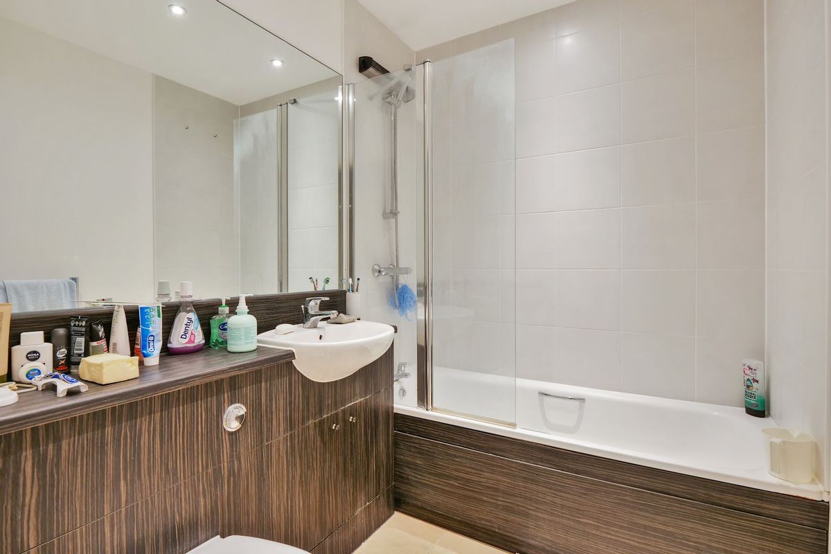SW18 1FX 1 bedroom apartment in Wandsworth Share to Buy
