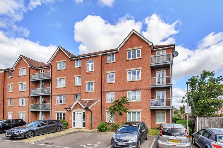 RM9 6EF 2 bedroom apartment in Dagenham Share to Buy